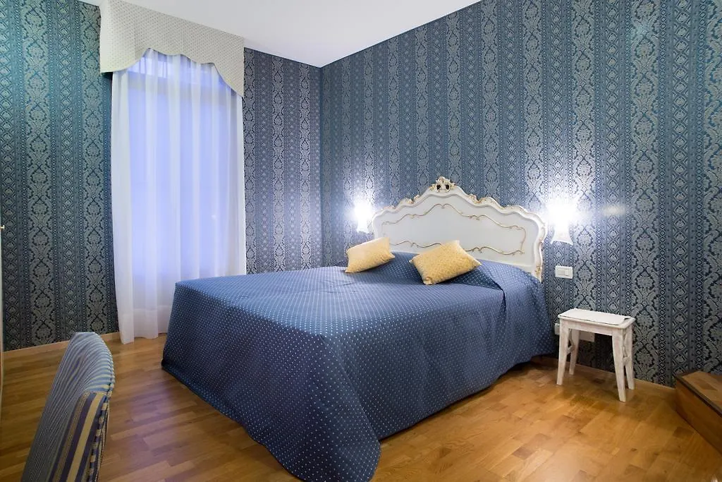 בית הארחה מלון ונציה Residenza Nobile - Locazione Turistica
